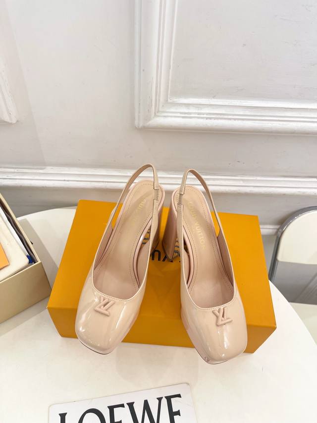 Lv 路易威登 25 2025秋冬新款 顶级版本 专柜主打最新品爆款V形镂空高跟防水台单鞋 硬货上新 Bs代购级别！高级感十足！国内外博主刷爆的一款，复古又时髦