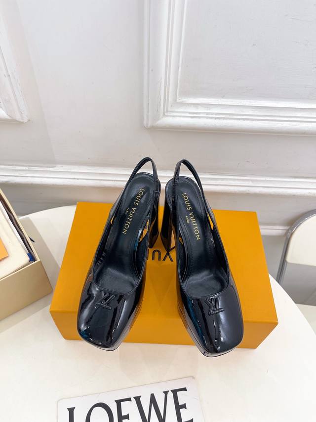 Lv 路易威登 25 2025秋冬新款 顶级版本 专柜主打最新品爆款V形镂空高跟防水台单鞋 硬货上新 Bs代购级别！高级感十足！国内外博主刷爆的一款，复古又时髦