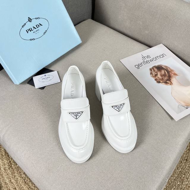 普家专柜最新款，面皮:牛漆皮 牛开边珠皮，内里:羊皮里，原版1:1复制橡胶大底，35-39 34、40、41定制不退换