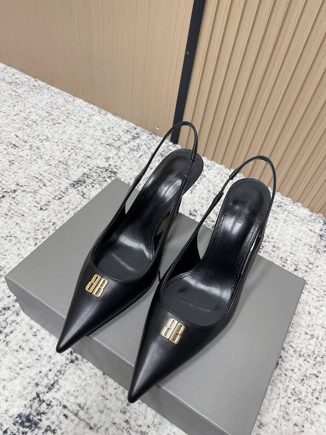 高品质出厂： Balenciaga巴黎世家 26春夏新款Bb扣尖头五金扣饰气质高跟鞋后空凉鞋单鞋系列 原版购入开发！经典巴黎家独有的时尚魅力，上脚超有范！！秋冬