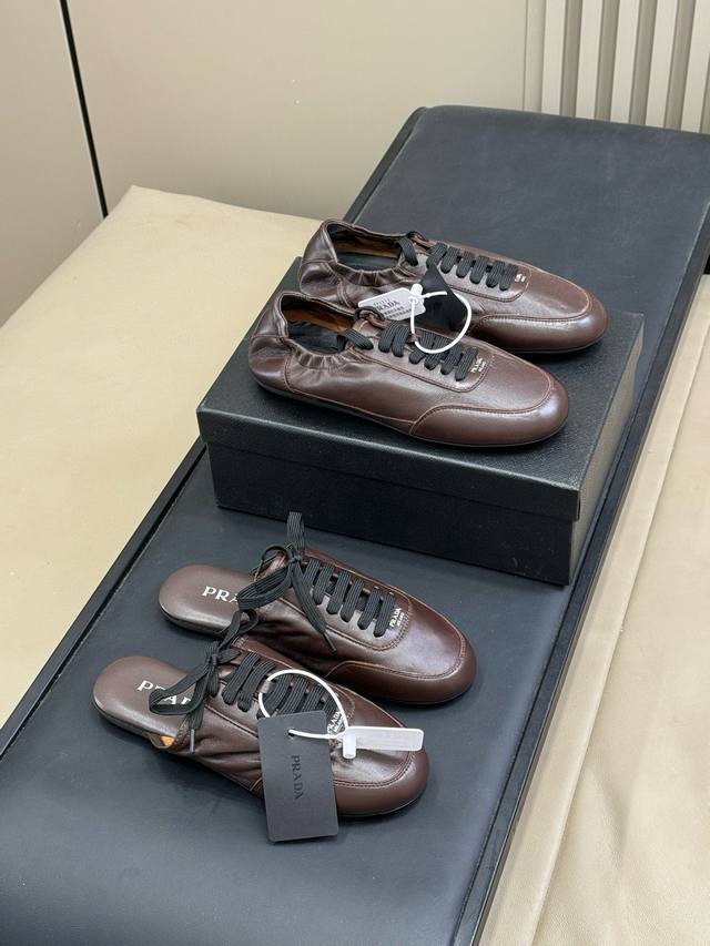 单鞋380拖鞋 Prada普拉达P家26Ssfw～New新款系带玛丽珍休闲鞋芭蕾舞鞋小皮鞋，低调奢华懒人鞋，富人的不二选择！ 软胶底素有踩云感之称～舒适度百分百