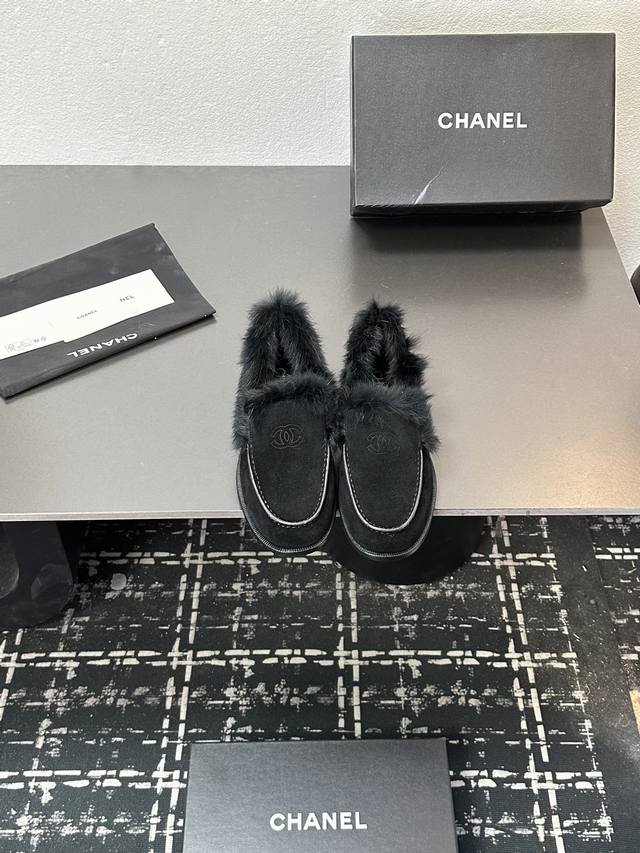 2025小香 本季秋冬季必备单品！！ 香奈儿秋冬重工爆款 小红书力推款，怎么搭配都好看，时髦精必备，香奈儿女士钟爱简约又难以抗拒系搭配展现与众不同的穿搭风格、自