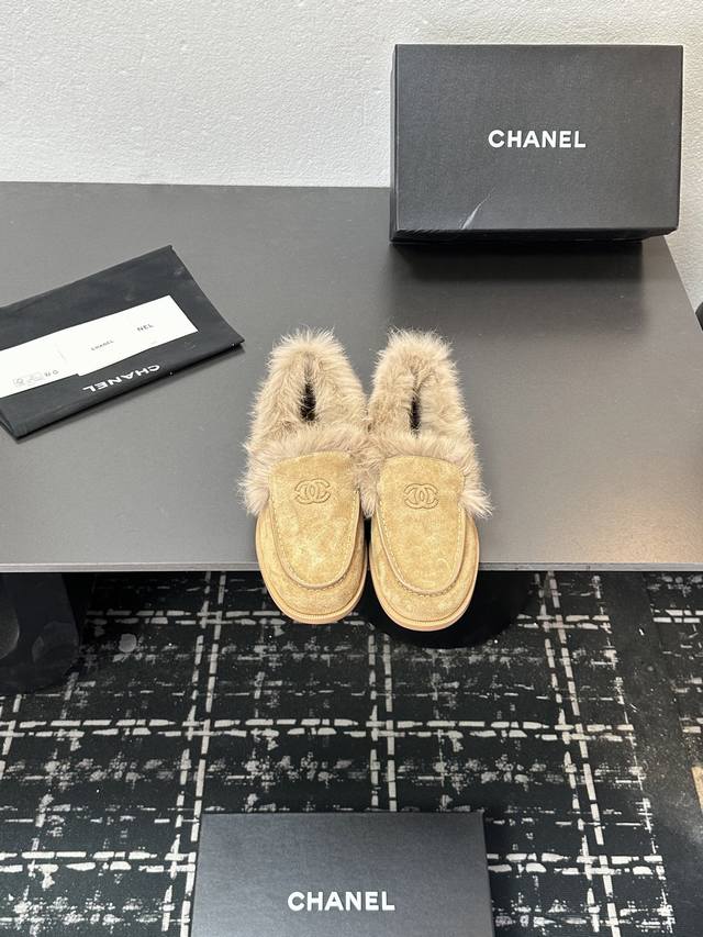 2025小香 本季秋冬季必备单品！！ 香奈儿秋冬重工爆款 小红书力推款，怎么搭配都好看，时髦精必备，香奈儿女士钟爱简约又难以抗拒系搭配展现与众不同的穿搭风格、自