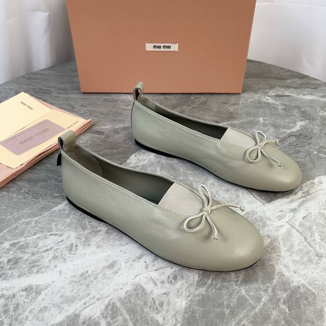 Miumiu玛丽珍单鞋 面：进口超软羊皮 里：混种羊皮 垫：混种羊皮 底：原版工艺橡胶底 原版包装 Size:35-41