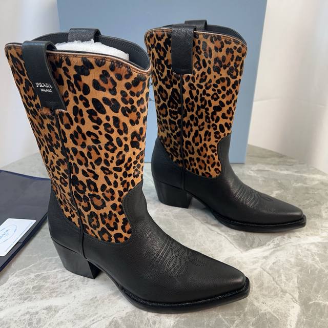 橡胶底 ，皮底 P家最新款 面：进口荔枝纹牛皮、马毛 里：小牛皮内里、垫脚 底：意大利原版真皮大底 可做橡胶底 跟：层皮工艺鞋跟 原版包装 Size 35-42