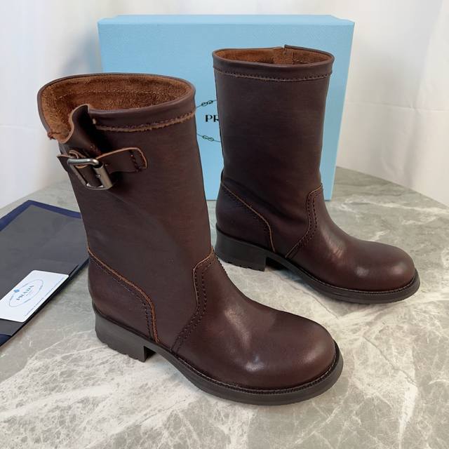 P家最新款 面：进口植鞣牛皮 里：丝绸牛皮 垫：丝绸牛皮 底：原版工艺橡胶大底 原版包装 Size:35-42 41.42定制