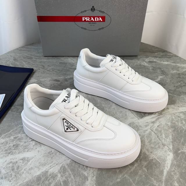 P家最新款 面：丝绸牛皮 里：超软丝绸羊皮 垫：丝绸牛皮 底：原版Eva大底 标志性三角标、原版包装 Size:35-45