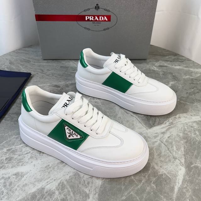 P家最新款 面：丝绸牛皮 里：超软丝绸羊皮 垫：丝绸牛皮 底：原版Eva大底 标志性三角标、原版包装 Size:35-45