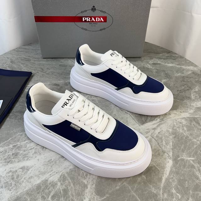 P家最新款 面：丝绸牛皮 里：超软水染羊皮 垫：丝绸牛皮 底：原版Eva大底 标志性三角标、原版包装 Size:35-45