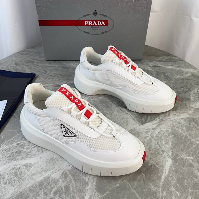 P家最新款 面：丝绸牛皮、进口透气网 里：透气网布 垫：丝绸牛皮 底：原版Eva大底 标志性三角标、原版包装 Size:35-45