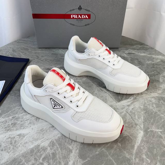 P家最新款 面：丝绸牛皮、进口透气网 里：透气网布 垫：丝绸牛皮 底：原版Eva大底 标志性三角标、原版包装 Size:35-45