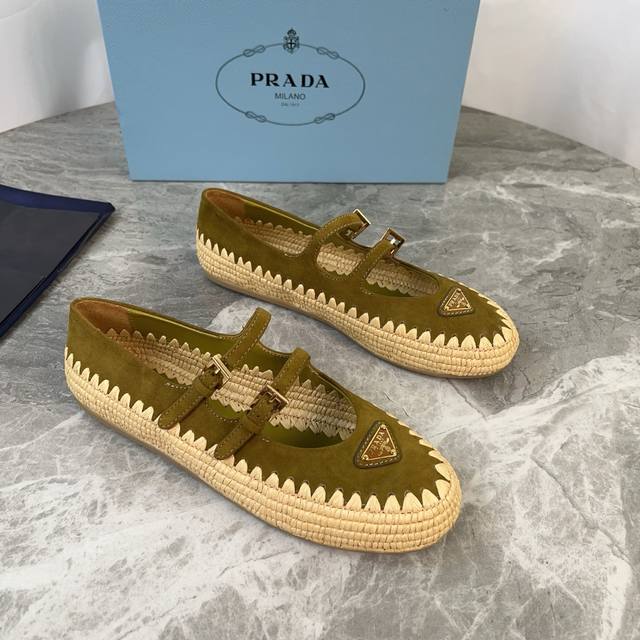 P家最新手工编织款 面：进口拉菲草+羊皮、羊京 里：进口混种羊皮 垫：混种羊皮 底：原版工艺橡胶底 标志性三角标，原版包装 Size:35-41