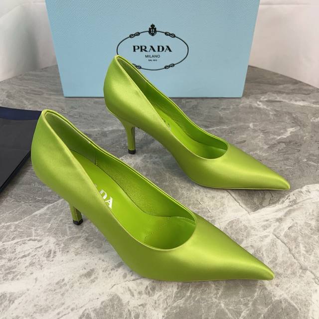 P家最新款 顶级版本 面：进口真丝绸缎 里：混种羊皮 垫：羊皮垫脚 底：原版真皮大底 跟：绸缎包覆鞋跟，高8.5厘米 原版包装 Size:34-41 34.40