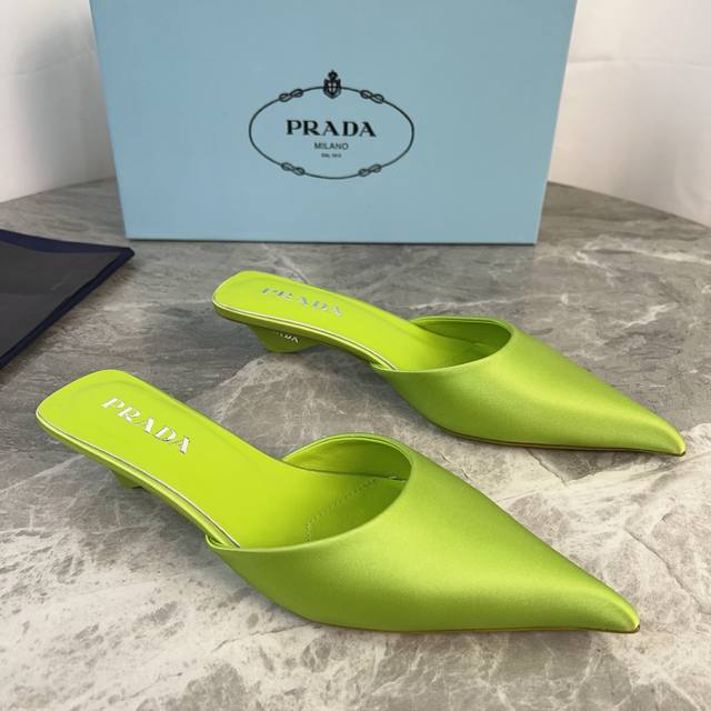 P家最新款 顶级版本 面：进口真丝绸缎 里：混种羊皮 垫：羊皮垫脚 底：原版真皮大底 跟：涂漆徽标鞋跟，高3.5厘米 原版包装 Size:34-41 34.40
