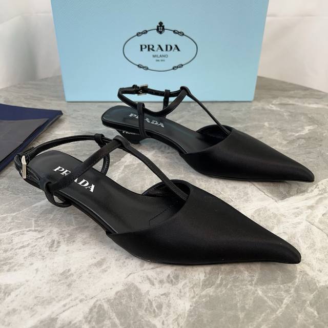 P家最新款 顶级版本 面：进口真丝绸缎 里：混种羊皮 垫：羊皮垫脚 底：原版真皮大底 跟：涂漆徽标鞋跟，高3.5厘米 原版包装 Size:34-41 34.40