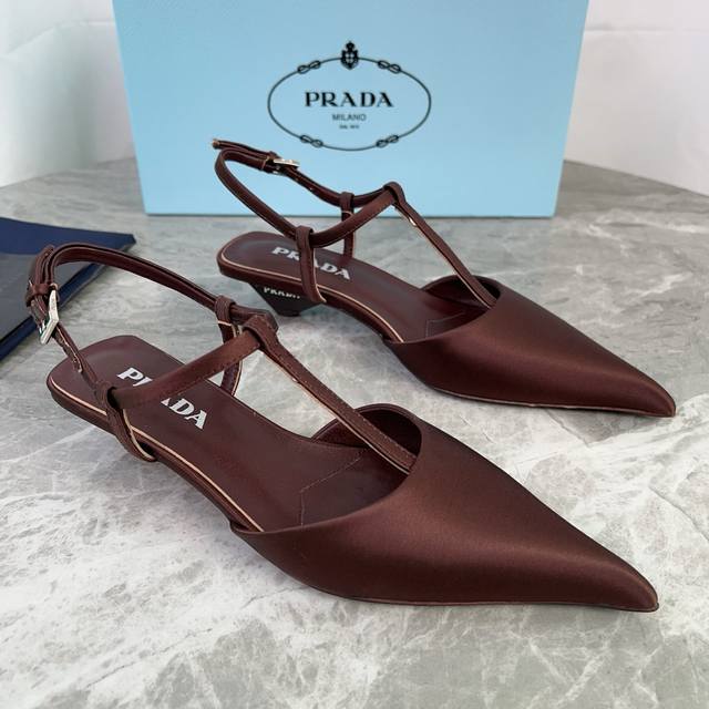 P家最新款 顶级版本 面：进口真丝绸缎 里：混种羊皮 垫：羊皮垫脚 底：原版真皮大底 跟：涂漆徽标鞋跟，高3.5厘米 原版包装 Size:34-41 34.40