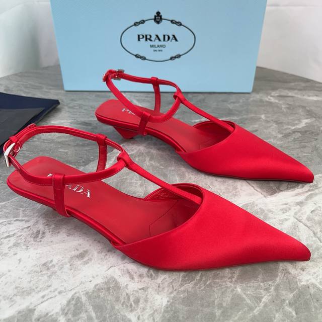 P家最新款 顶级版本 面：进口真丝绸缎 里：混种羊皮 垫：羊皮垫脚 底：原版真皮大底 跟：涂漆徽标鞋跟，高3.5厘米 原版包装 Size:34-41 34.40