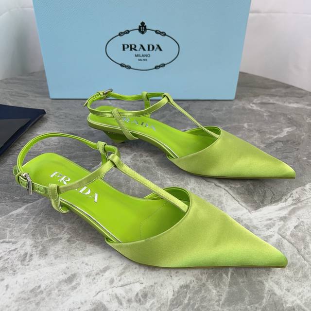 P家最新款 顶级版本 面：进口真丝绸缎 里：混种羊皮 垫：羊皮垫脚 底：原版真皮大底 跟：涂漆徽标鞋跟，高3.5厘米 原版包装 Size:34-41 34.40