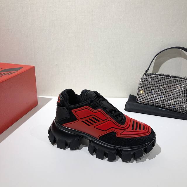 出厂价P 男款+10普拉达 最新走秀情侣拼色厚底老爹情侣款，关晓彤，蔡徐坤，邓恩熙，赖冠霖，王紫旋众多明星同款，官网一比一配色 原版包装四个颜色 顶级品质欢迎和