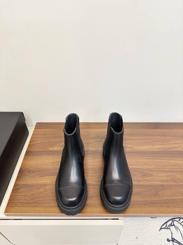 Chanel 24K新款切尔西短靴 秋冬走秀款 上脚特显腿型百搭 任何仙女都可以轻松驾驭 进口小牛皮鞋面 羊皮内里垫脚 原版开模耐磨发泡底、 Size: 35-