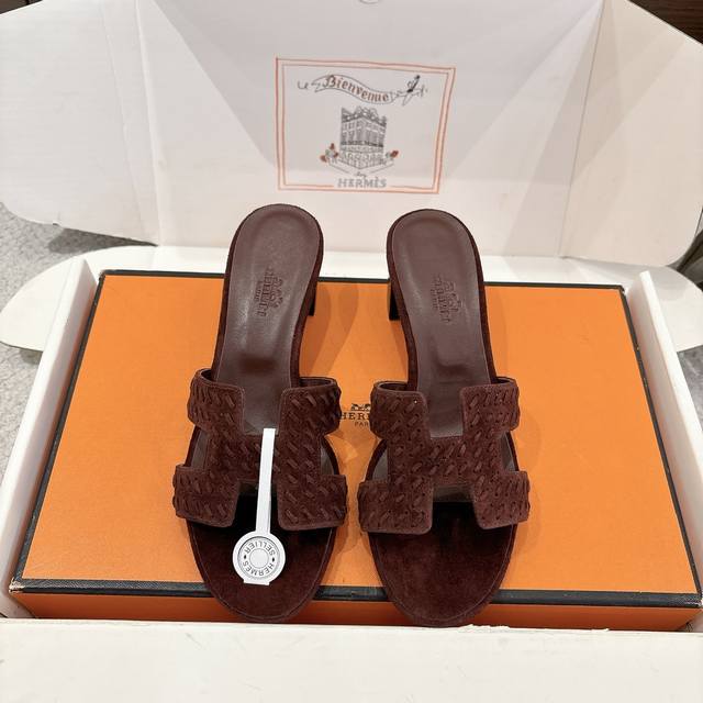 出厂价P Hermes 爱马仕H拖鞋Oasis 凉鞋系列 时尚又百搭 超级舒服 每个细节都做到极致 原版Swift小牛皮 原版1:1独家私模鞋面 原版真皮大底