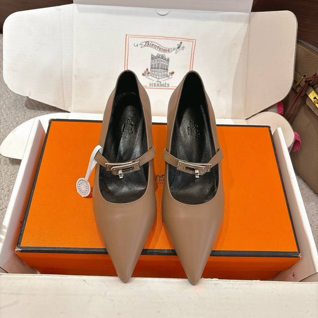 皮扣出厂价P Hermes爱马仕 Kiara 40高跟鞋 原版拆卸1:1复制 套楦 独家老师傅纯手工制作工艺 原版独家开模纯钢Kelly扣件 小尖头时尚又百搭