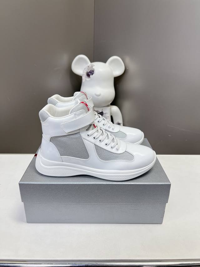 普拉达Prada顶级版高帮运动鞋 鞋面进口飞织面料拼接漆皮， 羊皮内里+牛皮踮脚， 耐磨防滑轻便大底， 男女同款： 码数：35-45码