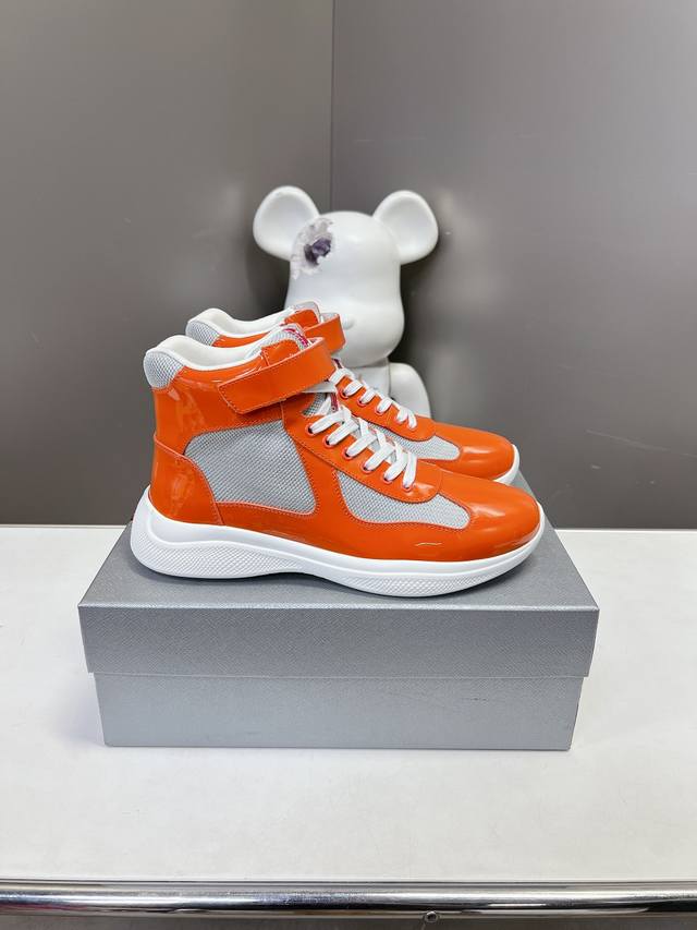 普拉达Prada顶级版高帮运动鞋 鞋面进口飞织面料拼接漆皮， 羊皮内里+牛皮踮脚， 耐磨防滑轻便大底， 男女同款： 码数：35-45码