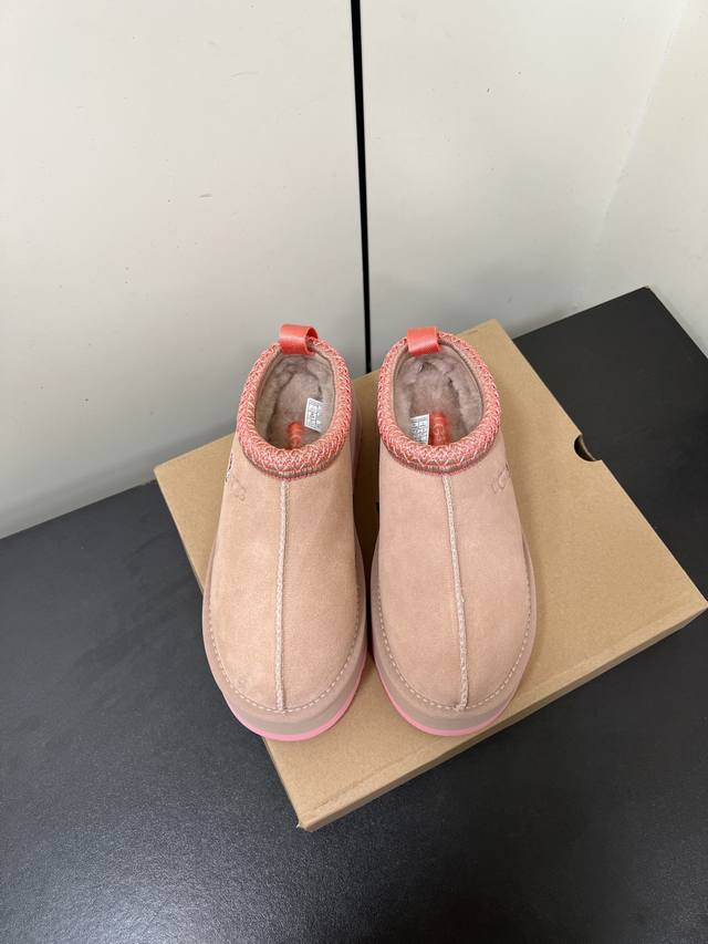 Ugg- 1132553民族风联名潮款厚底一脚蹬女懒人鞋雪地靴毛毛鞋 知名设计师品牌Feng Chen Wang、Telfar推出的联名潮款单品。周冬雨&王嘉尔