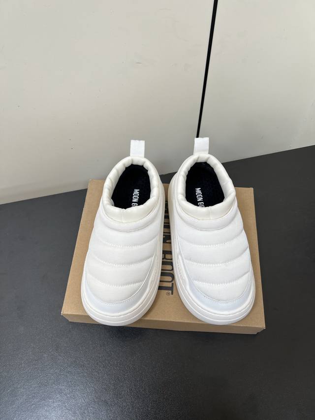 Moon Boot Luna系列 25秋冬季新款 雪地靴 一双不分左右脚的鞋！超有特点！软软糯糯像面包 长期主义购物一Moonboot雪地靴因为冬天想去追极光，