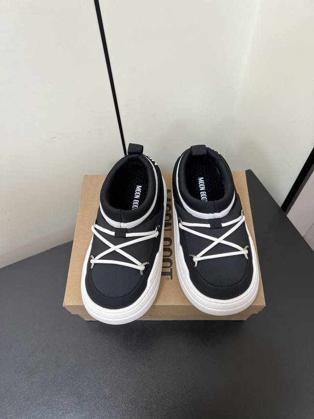 Moon Boot Luna系列 25秋冬季新款 雪地靴 一双不分左右脚的鞋！超有特点！软软糯糯像面包 长期主义购物一Moonboot雪地靴因为冬天想去追极光，