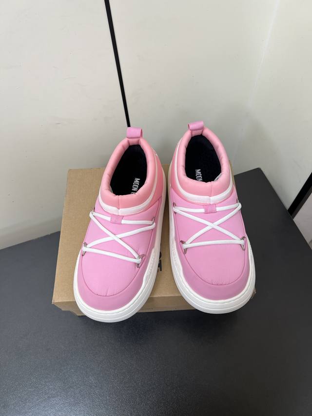 Moon Boot Luna系列 25秋冬季新款 雪地靴 一双不分左右脚的鞋！超有特点！软软糯糯像面包 长期主义购物一Moonboot雪地靴因为冬天想去追极光，