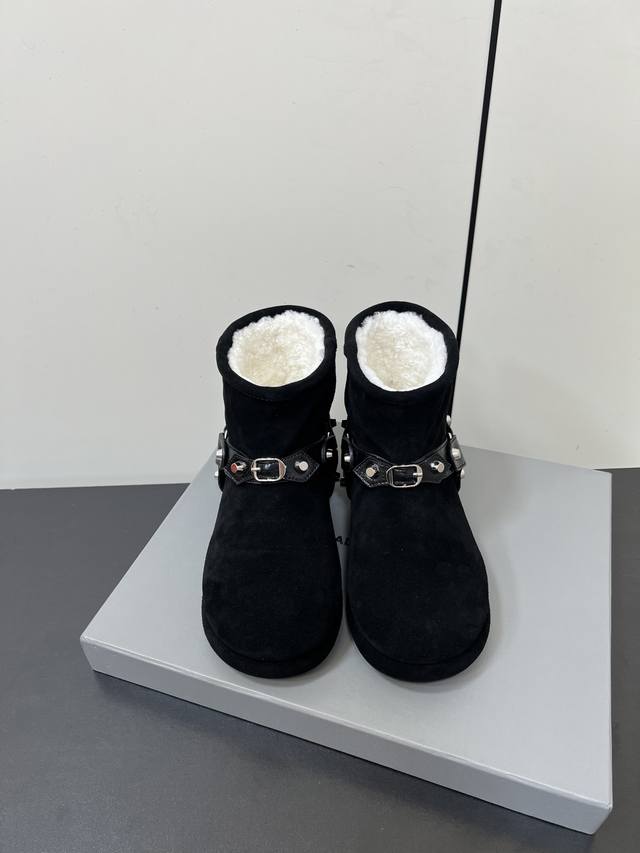 Balenciaga巴黎世家滑雪系列 最新款 雪地靴 正品Rmb12570购入开发 完美复刻 设计师推出探索时尚界对于原创与挪用的概念、以全新系列致敬传承与经典