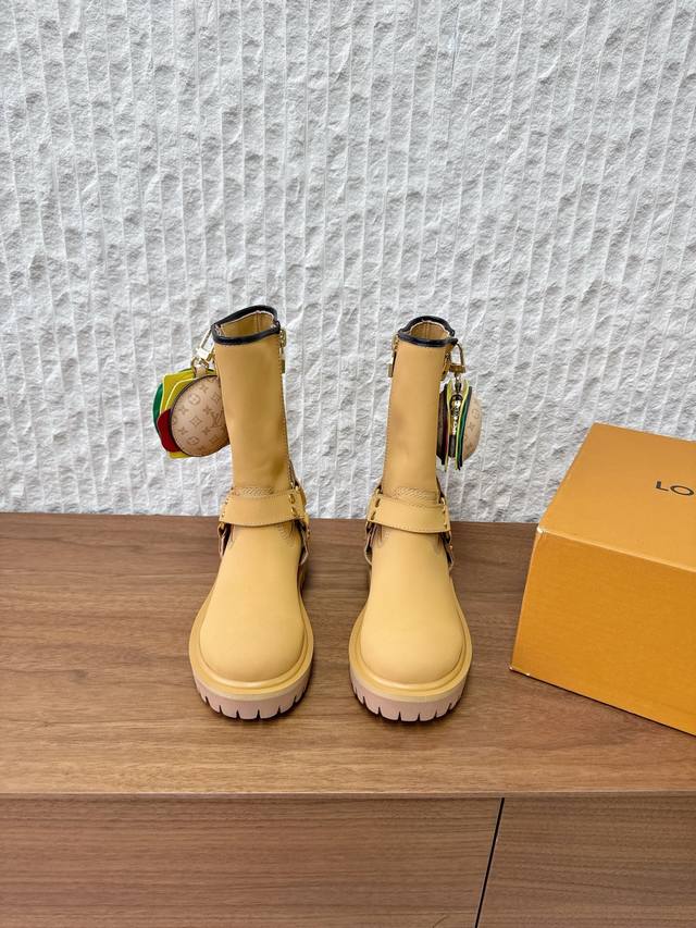 不要汉堡包-220 G566 Louis Vuitton X Timberland 联名款 路易威登 25Ss秋冬新款 系带 机车靴 这款松糕厚底系列今年非常爆