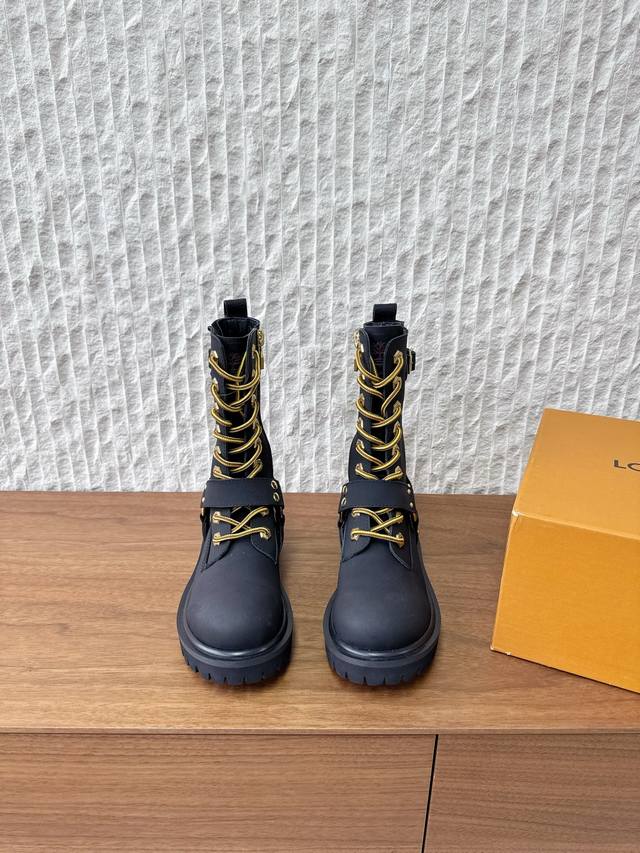 不要汉堡包-220 G566 Louis Vuitton X Timberland 联名款 路易威登 25Ss秋冬新款 系带 机车靴 这款松糕厚底系列今年非常爆