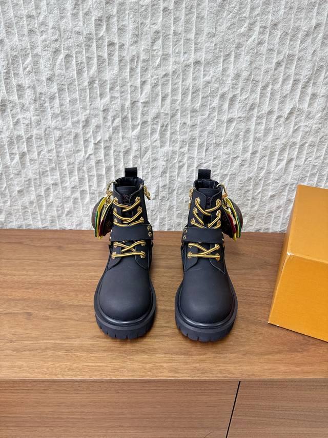 不要汉堡包-220 G566 Louis Vuitton X Timberland 联名款 路易威登 25Ss秋冬新款 系带 机车靴 这款松糕厚底系列今年非常爆
