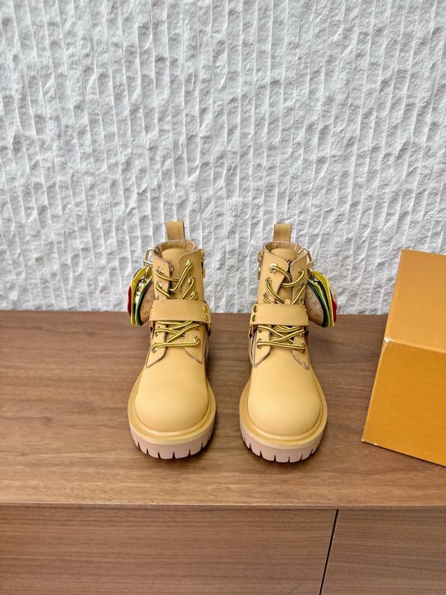 不要汉堡包-220 G566 Louis Vuitton X Timberland 联名款 路易威登 25Ss秋冬新款 系带 机车靴 这款松糕厚底系列今年非常爆