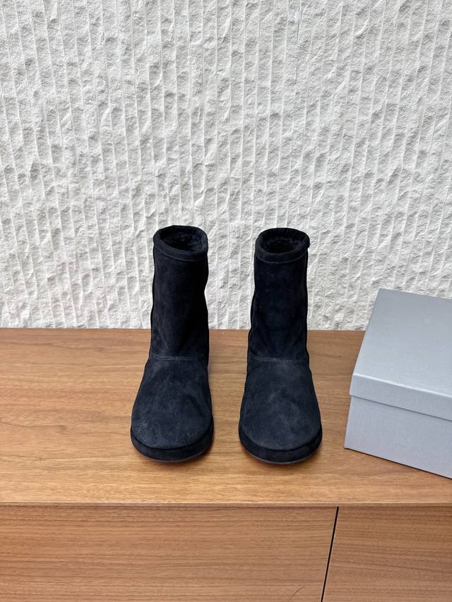 G259 Balenciaga 巴黎世家 25Ss秋冬新款 羊羔毛 雪地靴 保暖！简直不要太帅 设计感满满打破传统的沉闷臃肿 个性十足！ 细腻高级感拉满 给潮湿