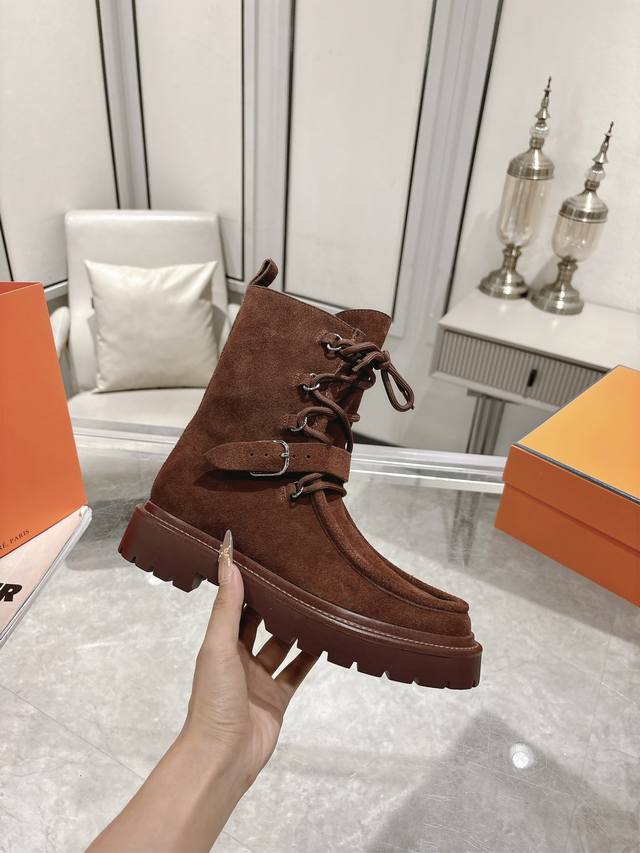 Hermes爱马仕Land厚底系带短靴马丁靴 小牛皮及踝靴，搭配橡胶厚底！打造大胆都市风格！ 面料：进口小牛皮 牛京 内里：羊皮里 鞋底：原版开模防滑橡胶大底