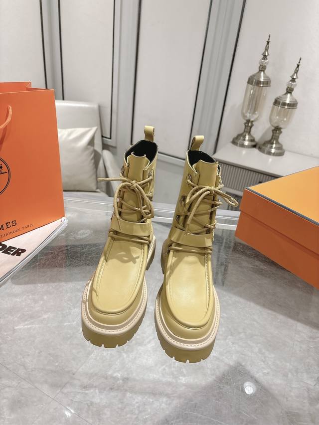 Hermes爱马仕Land厚底系带短靴马丁靴 小牛皮及踝靴，搭配橡胶厚底！打造大胆都市风格！ 面料：进口小牛皮 牛京 内里：羊皮里 鞋底：原版开模防滑橡胶大底