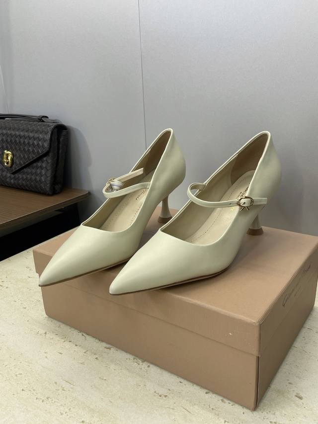 工厂P价P Gianvito Rossi 塞乔.罗茜2025秋冬新款女鞋 Gr字母Logo五金扣高跟尖头单鞋 材质：鞋面进口小牛皮+水染羊皮内里+意大利真皮大底