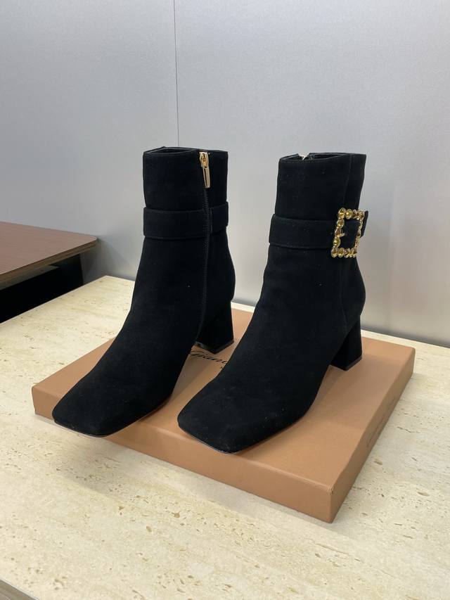 工厂P价P Gianvito Rossi 塞乔.罗茜2025秋冬新款及裸机车粗跟女靴 Gr字母Logo五金扣高跟方头侧拉链机车骑士短靴 材质：鞋面进口小牛皮 进