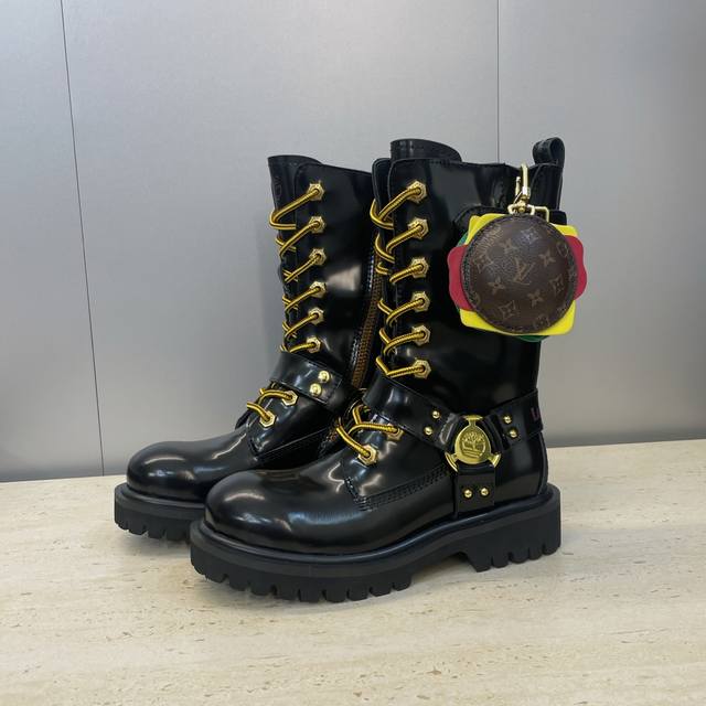 工厂P价P 不配包 Louis Vuitton*X Timberland联名合作款2025秋冬新款情侣款游牧风格系带机车短靴 Lv字母Logo五金扣汉堡包装饰厚