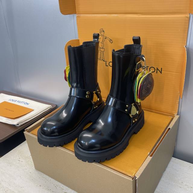 工厂P价P 不配包 Louis Vuitton*X Timberland联名合作款2025秋冬新款情侣款游牧风格系带机车短靴 Lv字母Logo五金扣汉堡包装饰厚