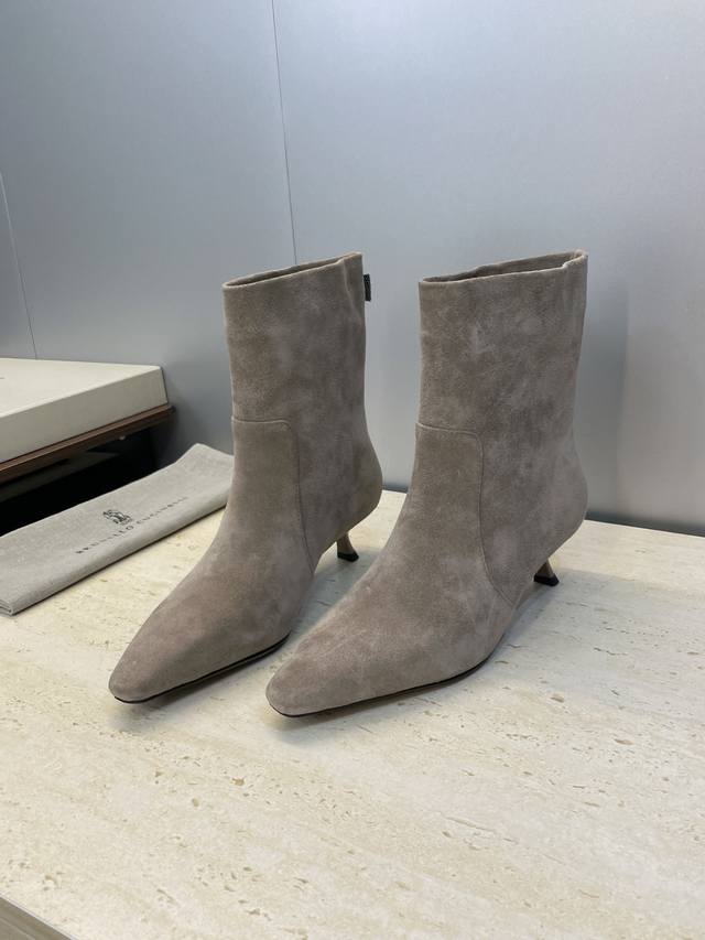 Brunello Cucineli 布鲁内诺库奇内利2025秋冬新款游牧风格女短靴 Bc 低跟尖头机车骑士马丁靴 材质：鞋面进口小牛皮 进口羊猄麂皮+水染羊皮内