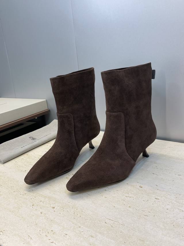 Brunello Cucineli 布鲁内诺库奇内利2025秋冬新款游牧风格女短靴 Bc 低跟尖头机车骑士马丁靴 材质：鞋面进口小牛皮 进口羊猄麂皮+水染羊皮内