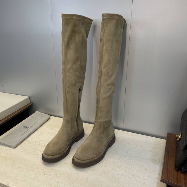 工厂P价P Brunello Cucineli 布鲁内诺库奇内利2025秋冬新款游牧风格保暖高筒女长靴 Bc 厚底圆头侧拉链一脚蹬过膝弹力机车骑士靴 材质：鞋面