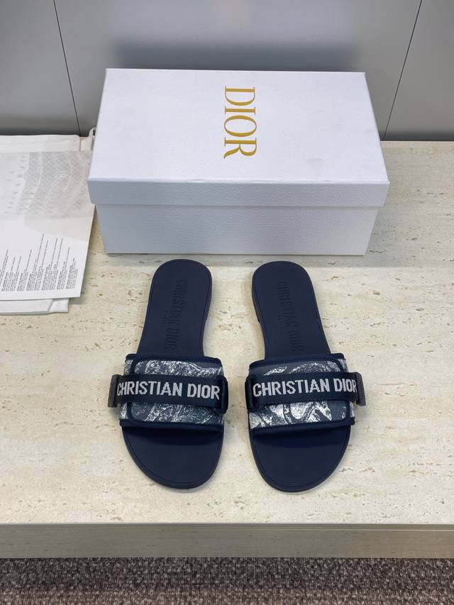 工厂P价P 迪奥Dior 2025春夏最新色系Evolution迷彩女鞋 平底拼色露趾字母Logo魔术贴凉拖鞋 材质:原版定制3D立体刺绣鞋面+原版开模Tpu大