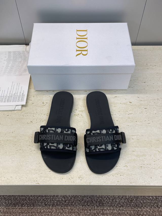 工厂P价P 迪奥Dior 2025春夏最新色系Evolution迷彩女鞋 平底拼色露趾字母Logo魔术贴凉拖鞋 材质:原版定制3D立体刺绣鞋面+原版开模Tpu大