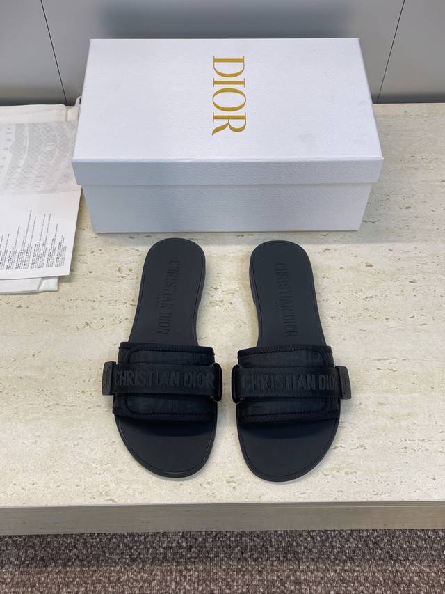 工厂P价P 迪奥Dior 2025春夏最新色系Evolution迷彩女鞋 平底拼色露趾字母Logo魔术贴凉拖鞋 材质:原版定制3D立体刺绣鞋面+原版开模Tpu大